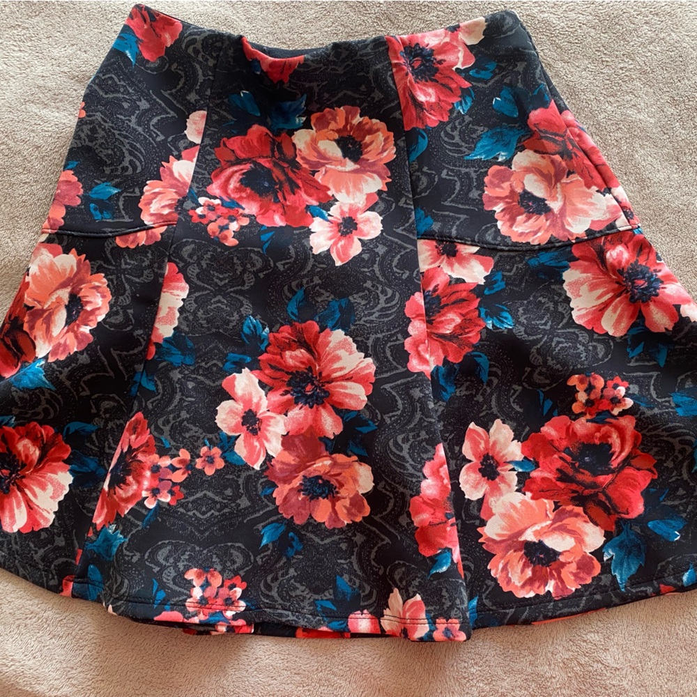 Hollister Floral Flare Skirt Size XS